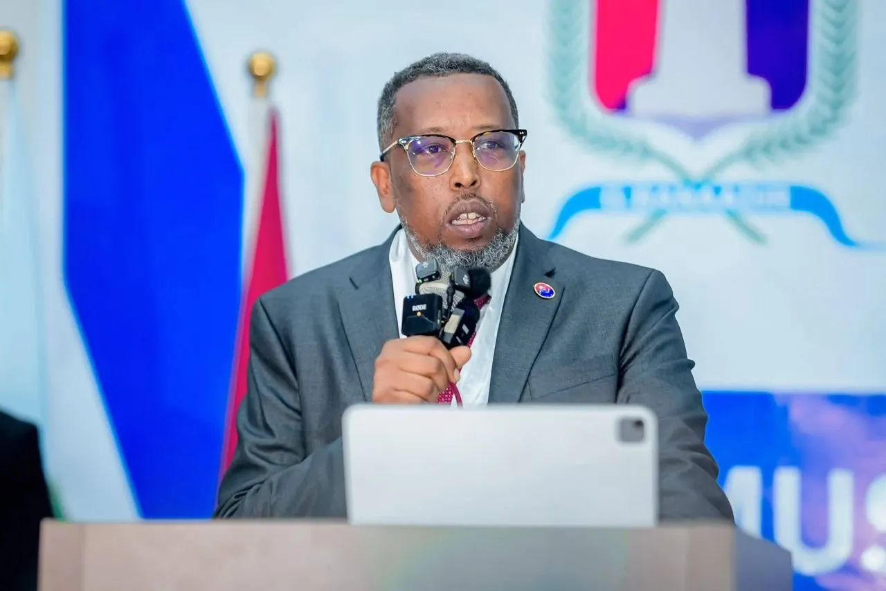 Nuur Mideeye hadlayaa